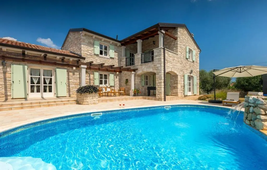 Beautiful Villa Mara With Pool In Sv Lovrec Vošteni